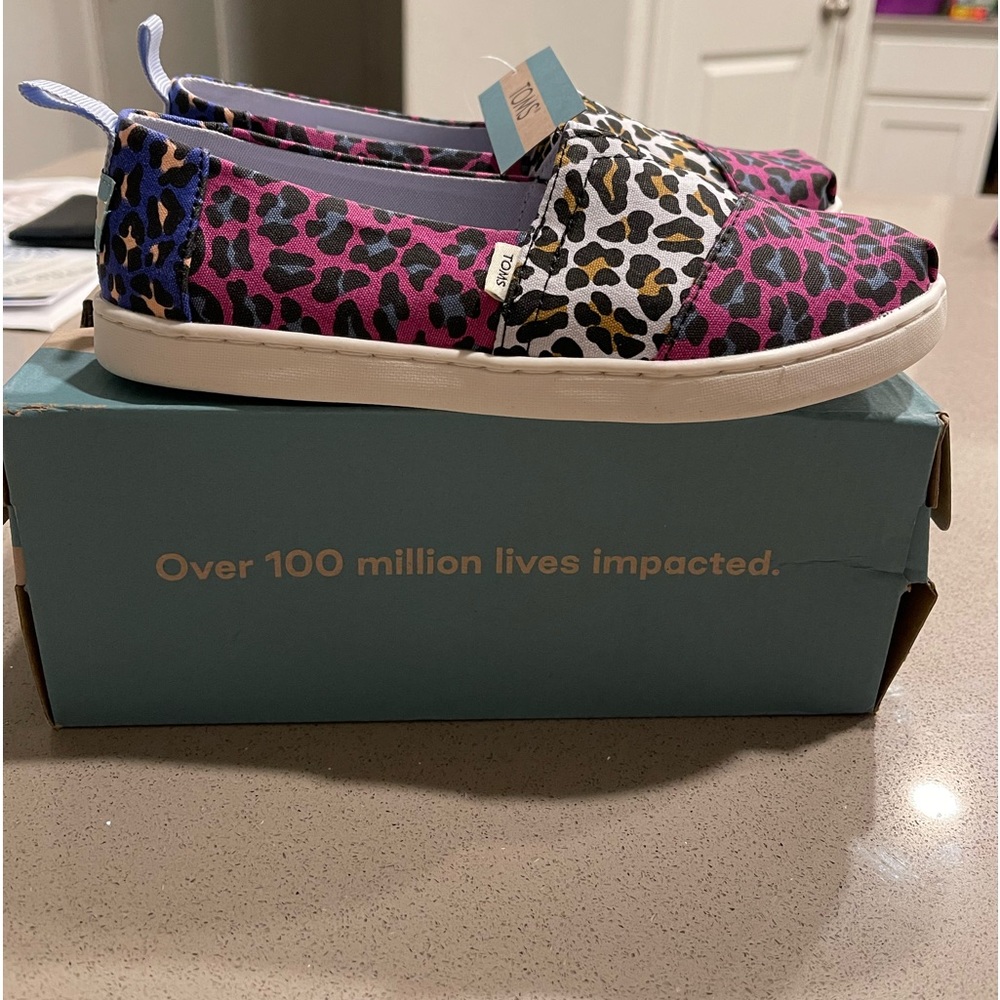 Toms girls cheetah print size 2
